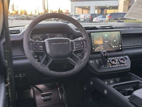 Used 2022 Land Rover Defender 110 V8 image 28