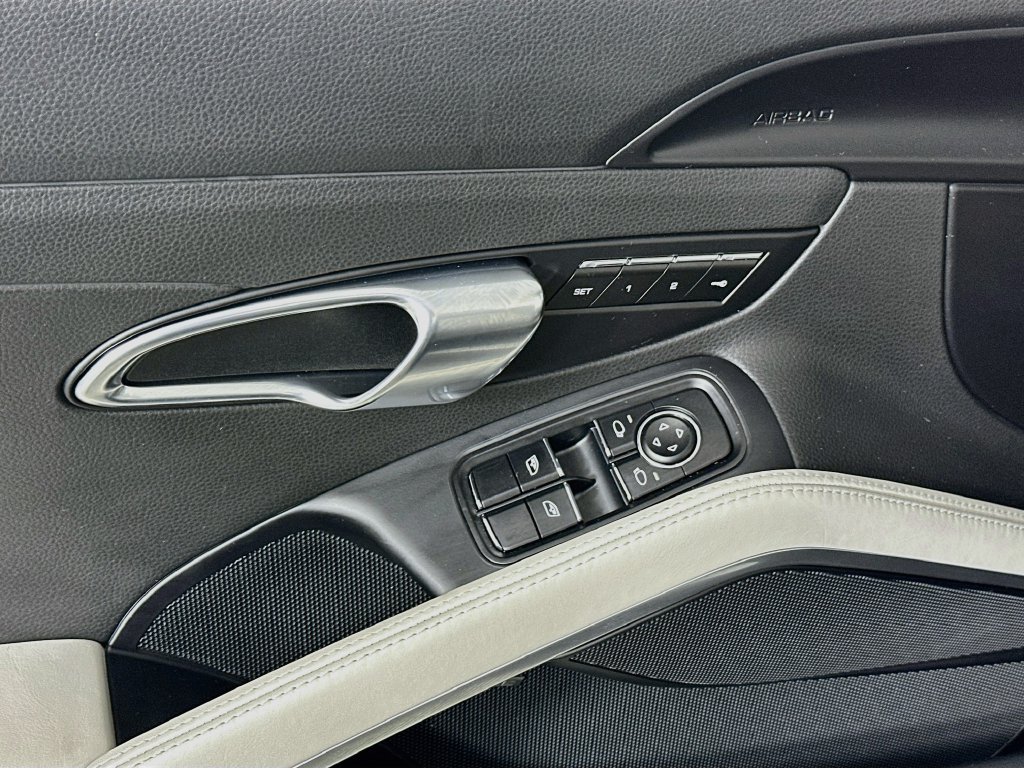 Used 2019 Porsche 718 Boxster S RWD image 17