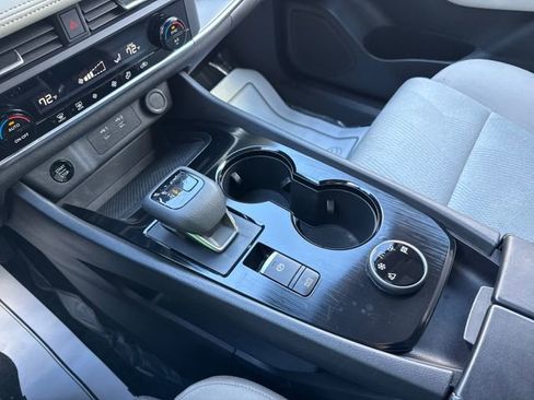 Used 2024 Nissan Rogue SV AWD/4WD image 36