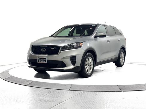 Used 2019 Kia Sorento LX image 3