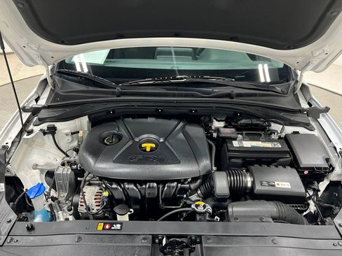 Used 2019 Hyundai Elantra GT FWD image 26