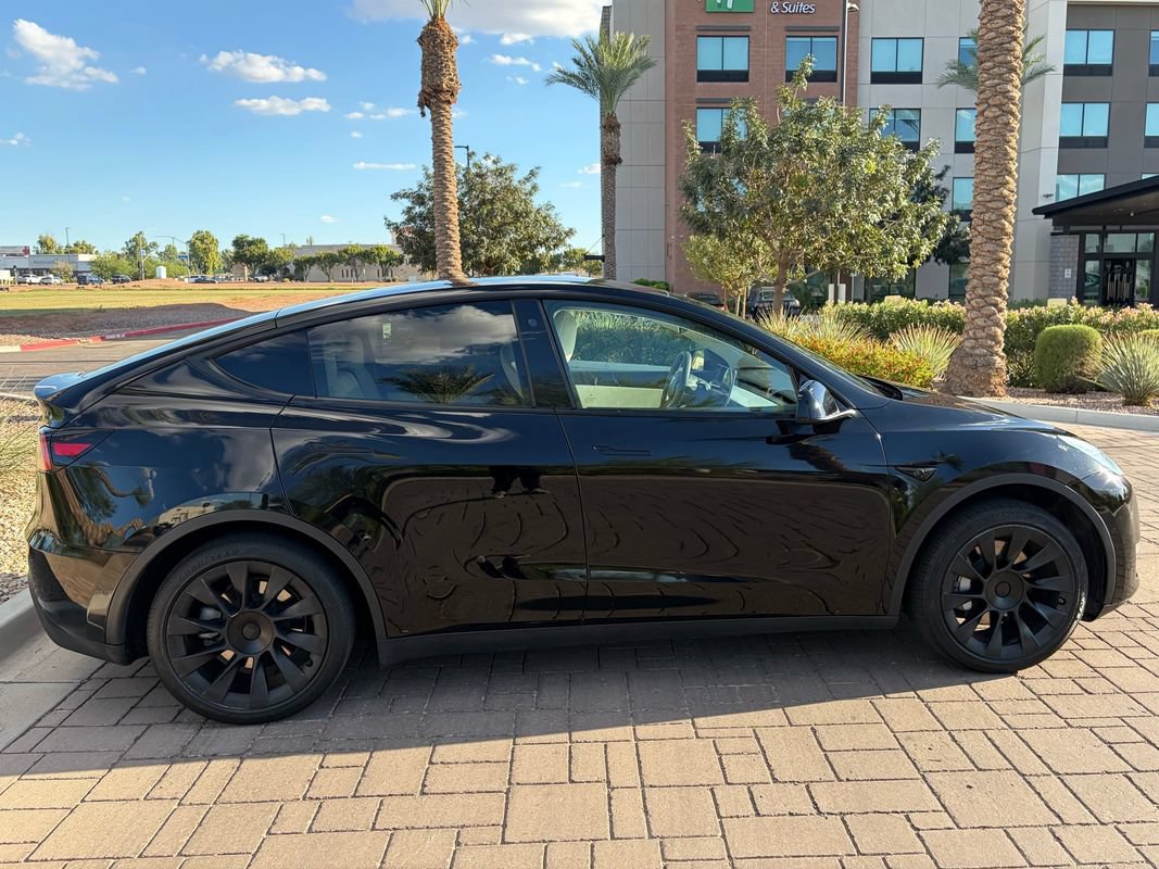 Used 2021 Tesla Model Y 2WD image 2