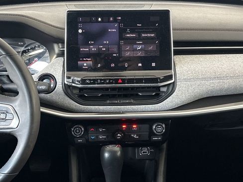 Used 2024 Jeep Compass Latitude image 22