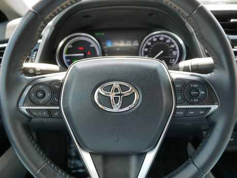 Used 2018 Toyota Camry XLE FWD image 25