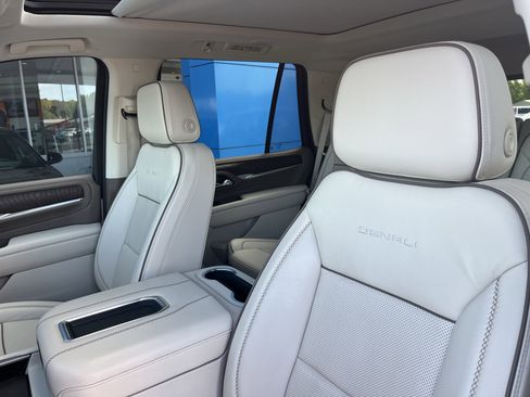 Used 2022 GMC Yukon Denali AWD/4WD image 4