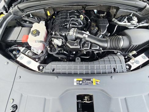 Used 2023 Jeep Grand Cherokee Laredo w/ Luxury Tech Group I image 16