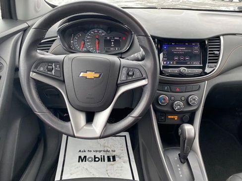 Used 2022 Chevrolet Trax LT w/ LT Convenience Package image 7
