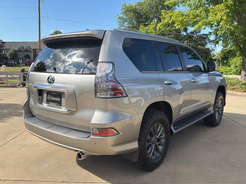 Used 2022 Lexus GX 460 Premium w/ Premium Plus Package AWD/4WD image 3