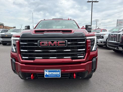 Used 2024 GMC Sierra 2500 AT4 w/ AT4 Preferred Package AWD/4WD image 2