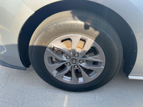 Used 2025 Toyota Sienna XLE image 7