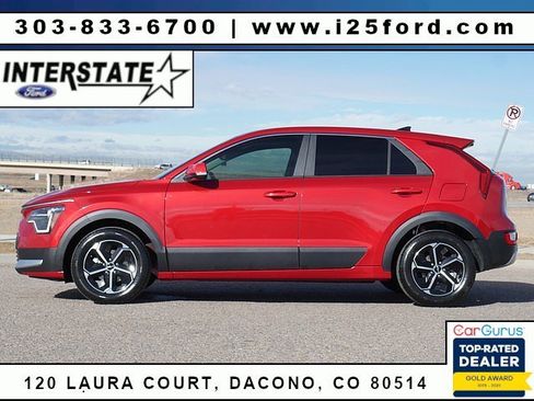 Used 2024 Kia Niro LX image 2