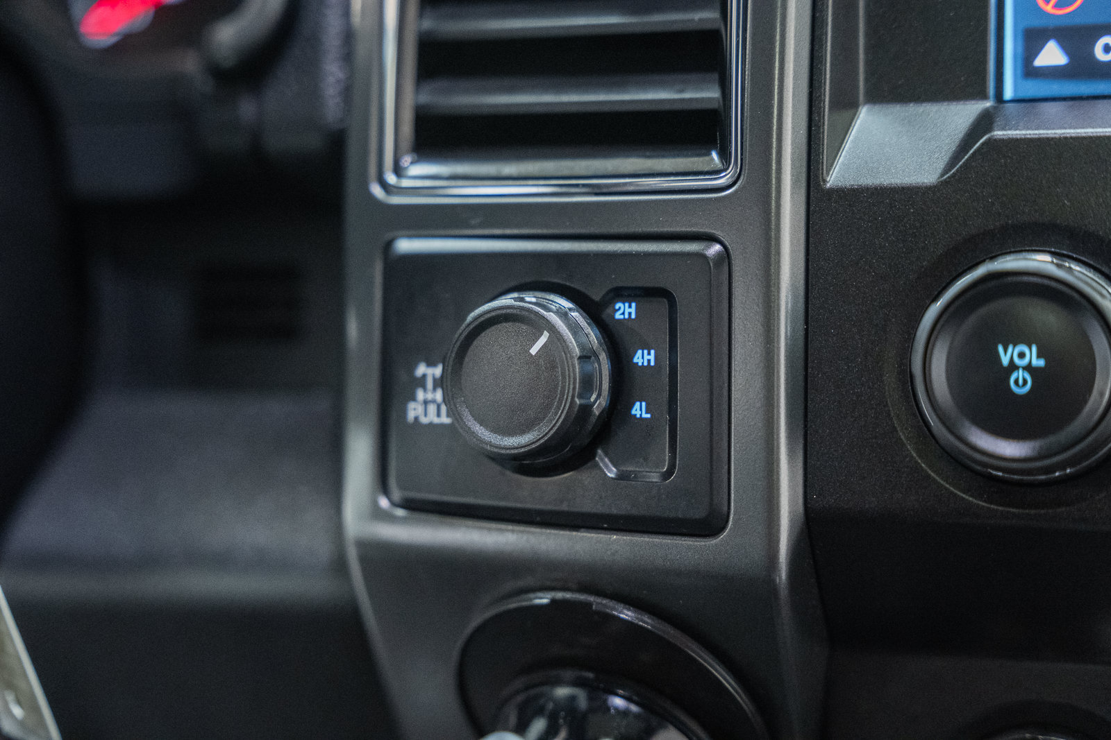 Used 2019 Ford F150 XLT w/ Equipment Group 302A Luxury AWD/4WD image 28