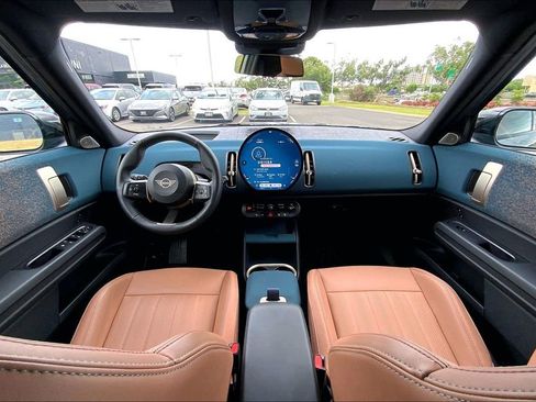 Certified 2025 MINI Cooper Countryman SE w/ Comfort Package Max AWD/4WD image 17