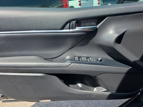Used 2020 Toyota Camry XSE FWD image 17
