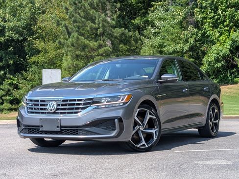 Used 2020 Volkswagen Passat 2.0T R-Line FWD image 4
