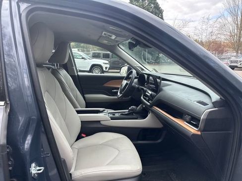Used 2024 Toyota Grand Highlander Limited image 12