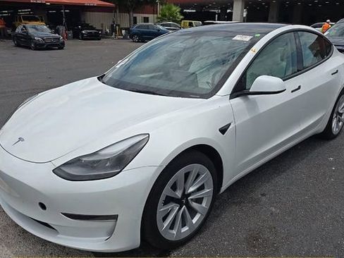 Used 2023 Tesla Model 3 Standard Range RWD image 2