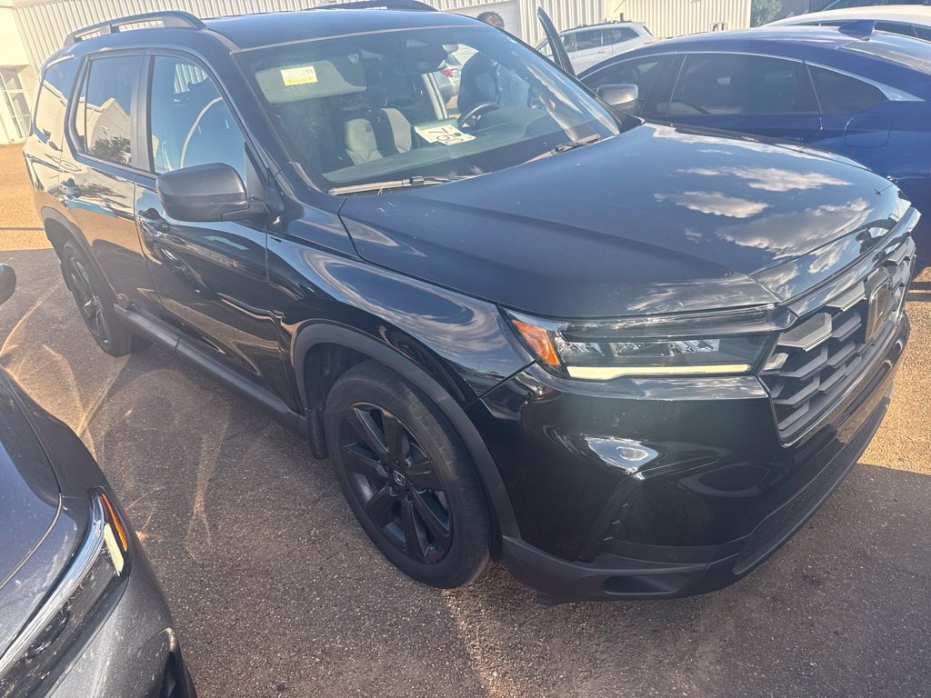 Used 2025 Honda Pilot Sport image 1