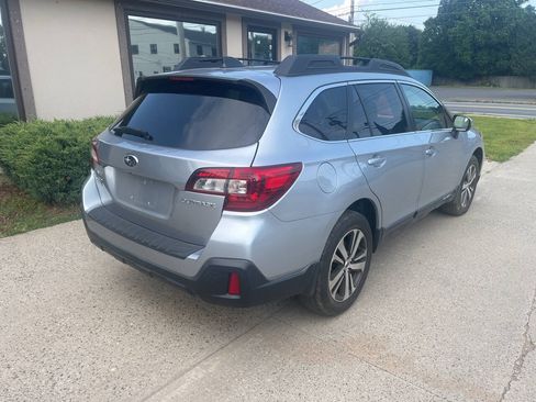 Used 2018 Subaru Outback 2.5i Limited AWD/4WD image 2