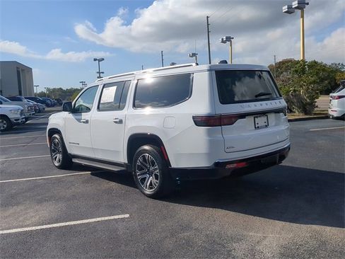 Used 2024 Jeep Wagoneer L Series II w/ Flexible Seating Group image 8