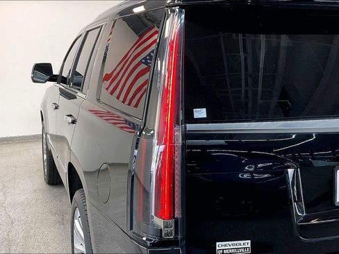 Used 2017 Cadillac Escalade Platinum AWD/4WD image 24