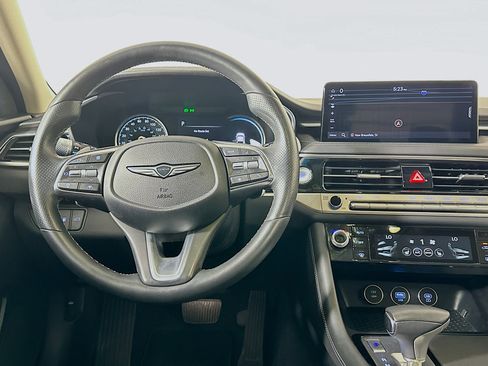 Used 2025 Genesis G70 2.5T image 18