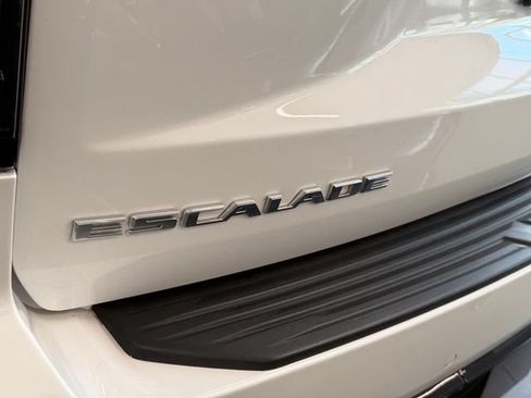 Used 2023 Cadillac Escalade Premium Luxury AWD/4WD image 13