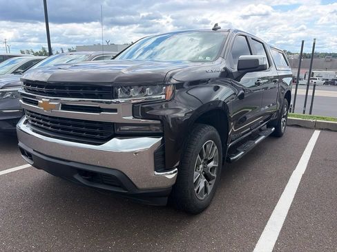 Used 2019 Chevrolet Silverado 1500 LT w/ Convenience Package AWD/4WD image 3