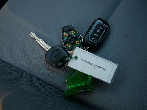 Used 2016 Toyota Corolla L image 30