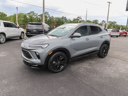 Used 2024 Buick Encore GX Sport Touring w/ Advanced Technology Package FWD image 4