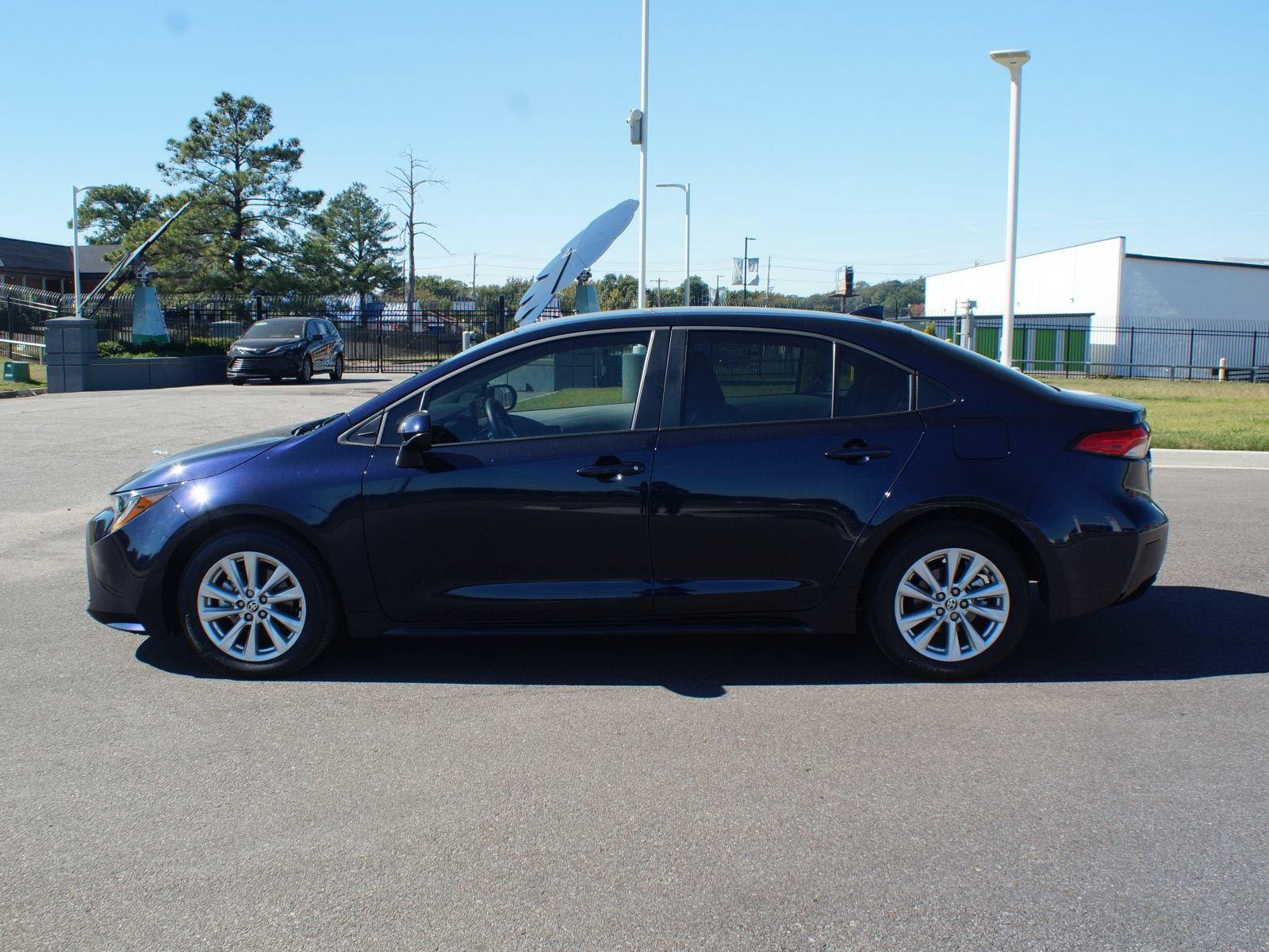 Used 2027 Toyota Corolla LE FWD image 11