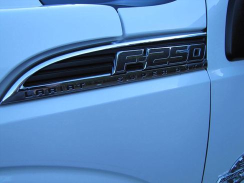 Used 2015 Ford F250 Lariat w/ Lariat Ultimate Package image 27