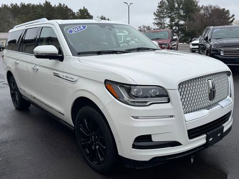 Used 2024 Lincoln Navigator L Reserve w/ Equipment Group 201A image 9