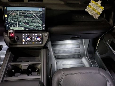 New 2026 Land Rover Defender 110 X-Dynamic SE AWD/4WD image 28