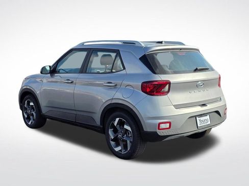 Used 2026 Hyundai Venue SEL FWD image 5