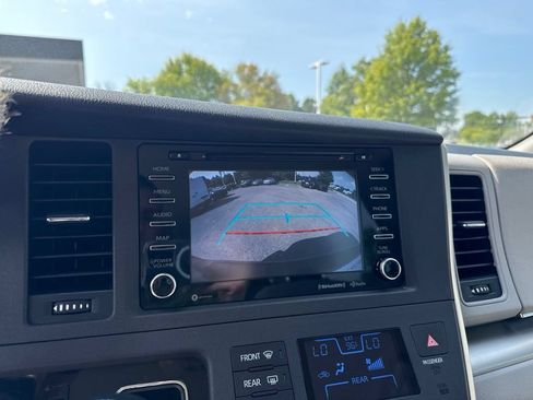 Used 2020 Toyota Sienna LE FWD image 19