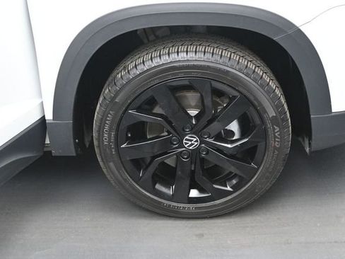 Used 2023 Volkswagen Taos SE FWD image 36