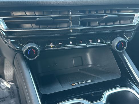 Certified 2025 Chevrolet Traverse LT image 25