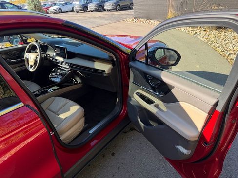 Used 2022 Lincoln Corsair Reserve w/ Elements Package image 11