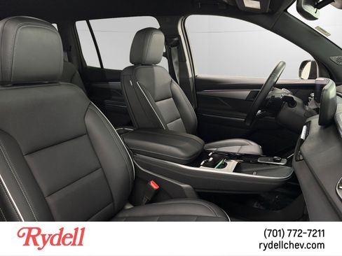 Used 2025 Buick Enclave Preferred AWD/4WD image 17