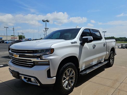 Used 2019 Chevrolet Silverado 1500 High Country w/ Safety Package II AWD/4WD image 2