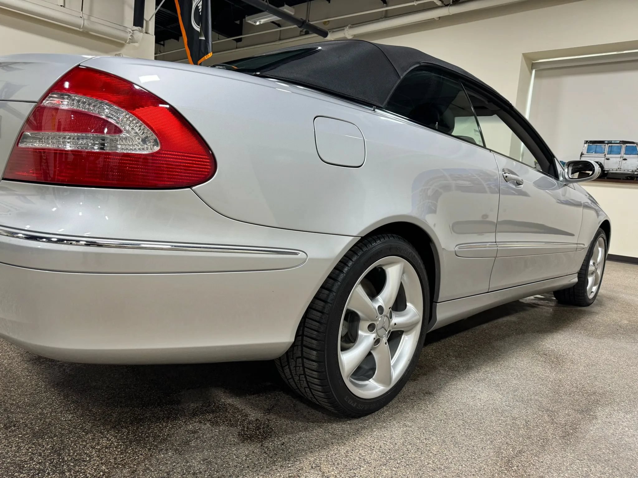 Used 2005 Mercedes-Benz CLK 320 Cabriolet image 28