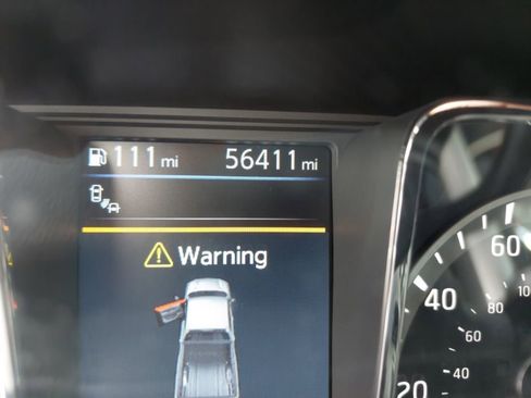 Used 2019 Nissan Titan SV w/ SV Convenience Package image 5