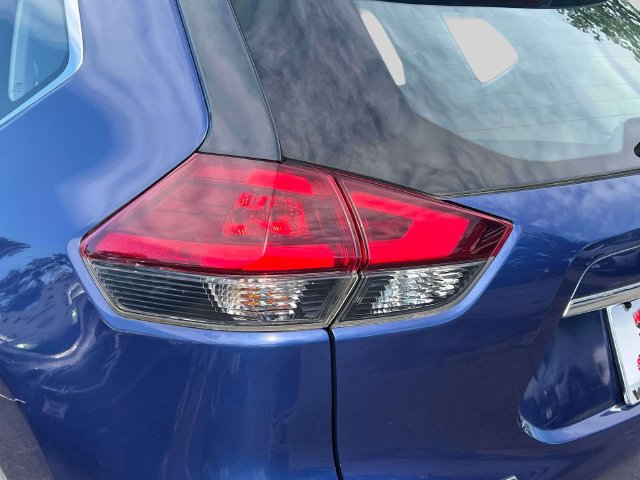 Used 2019 Nissan Rogue S AWD/4WD image 11