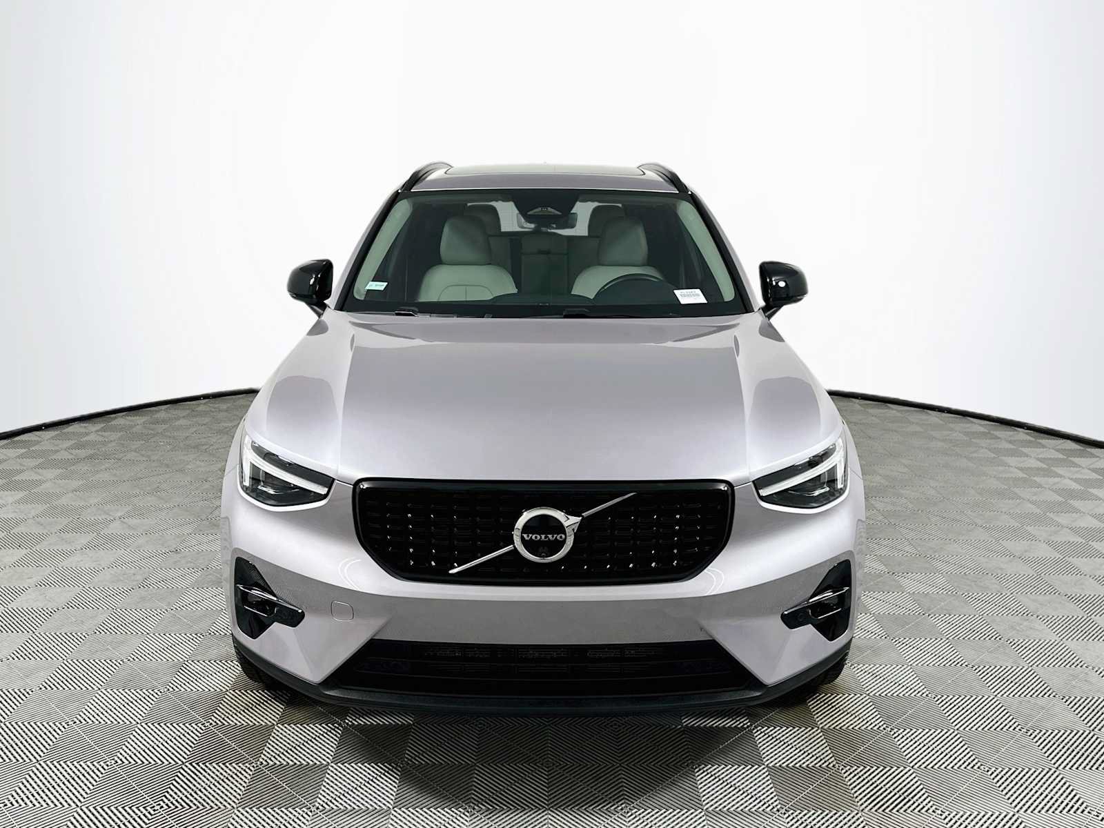 Used 2026 Volvo XC40 B5 Plus w/ Climate Package AWD/4WD image 2