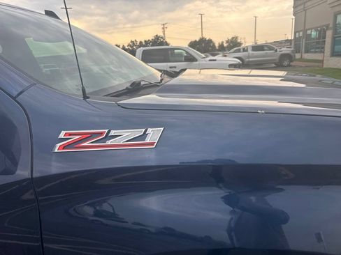 Used 2021 Chevrolet Silverado 1500 LT w/ Z71 Off-Road Package AWD/4WD image 4