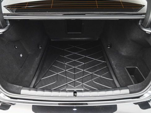 Used 2024 BMW 750e xDrive w/ Premium Package image 43