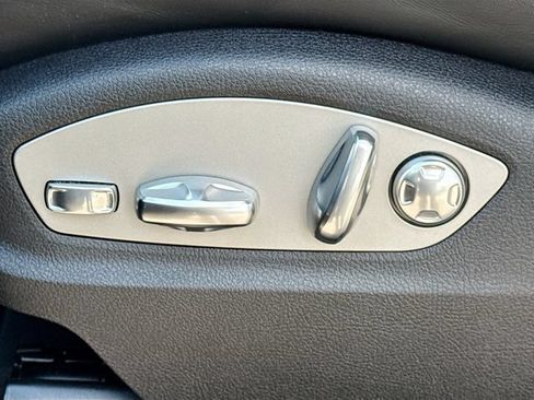 Certified 2025 Porsche Macan AWD/4WD image 25