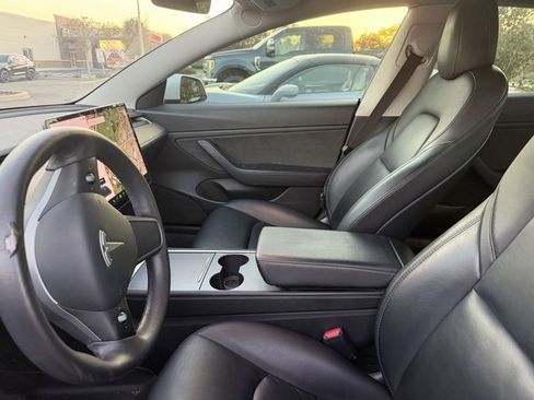 Used 2021 Tesla Model 3 Performance image 2