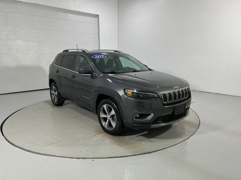 Used 2019 Jeep Cherokee Limited AWD/4WD image 2